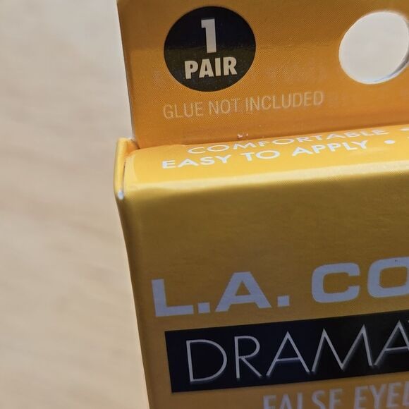 L.A. Colors DramatiLash Dainty False Eyelashes Beauty Women Makeup Pair Eye Lash - Picture 6 of 15